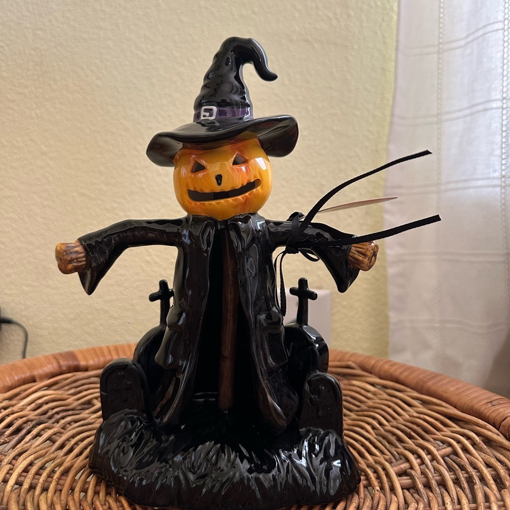 Spooky Pumpkin Scarecrow Figurine - Black and Orange